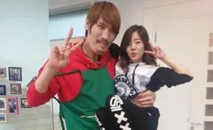 K-POP : Mungilnya Sunny Saat Bersama Choi Hong Man