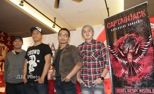 BAND INDIE JOGJA : Captain Jack Gelar Konser Tunggal dengan Musik Tradisional