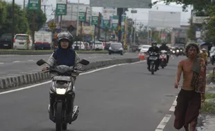 FOTO GEPENG : Tuna Wisma Menyusuri Ringroad