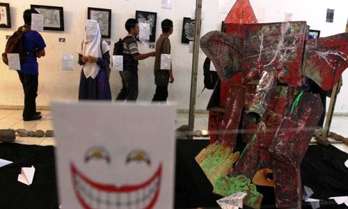 PAMERAN SENI RUPA : Mahasiswa Baru Seni Rupa Murni UNS Pameran Perdana