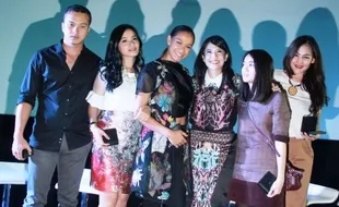 FILM TERBARU : Nicholas Saputra Komentari Adegan Ciuman Bibir di AADC 2