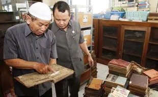 FOTO BENDA CAGAR BUDAYA SOLO : Duh, Naskah Kuno Masjid Agung Solo Rusak