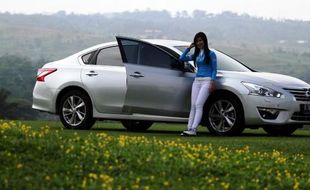 FOTO BISNIS INDONESIA EXECUTIVE GOLF TURNAMENT : Nissan Teana bagi Pencetak Hole in One