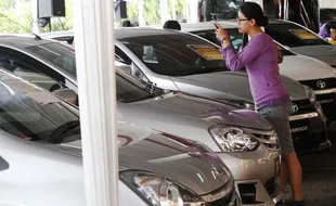 FOTO BURSA MOBIL SOLO : Wah, Nasmico Potong Harga sampai Rp 42,5 juta