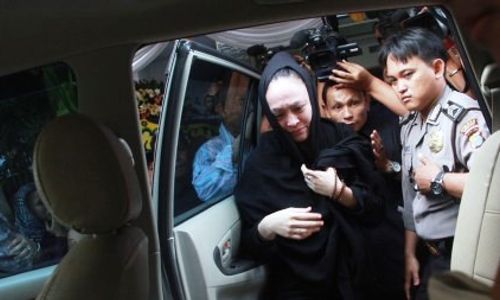 KASUS WISMA ATLET : Angelina Sondakh Berkabung, KPK Batal Periksa