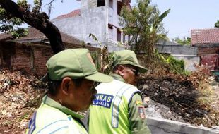 FOTO KEBAKARAN SOLO : Lahan Kosong di Jagalan Dilalap Api