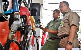 FOTO KENAIKAN HARGA BBM : Pantau SPBU, Petinggi Pertamina Sidak