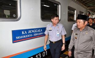 FOTO KERETA API TERBARU : Kereta Api Jenggala Diluncurkan Menhub