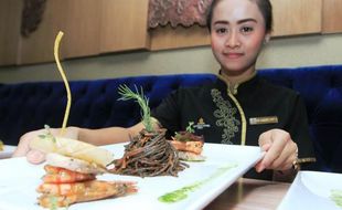 FOTO KULINER SOLO : The Sunan Kenalkan Spaghetti Black Pasta