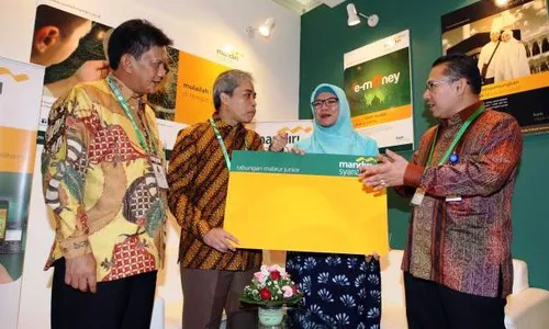 FOTO MANDIRI INTERNASIONAL ISLAMIC EXPO : Mandiri Luncurkan Tabungan Mabrur Junior