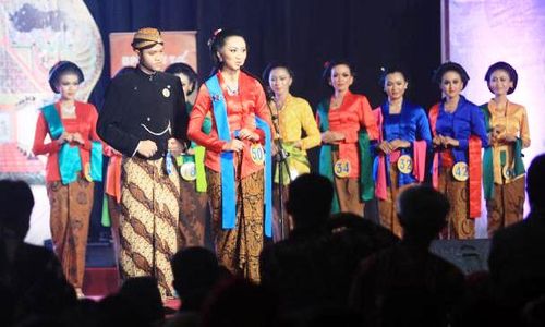 FOTO PEMILIHAN DUTA WISATA : Grand Finalis Mas-Mbak Jateng Diuji Juri