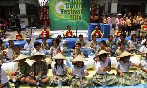 FOTO SOLO GREEN FESTIVAL 2014 : Barang Bekas Pun Disulap Jadi Alat Musik