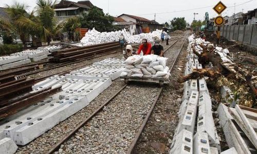 FOTO STASIUN SOLO KOTA : Jalur Kereta Api Solo-Wonogiri Direnovasi