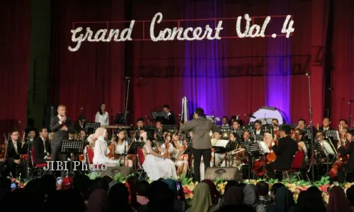 Marcell Siahaan Nyanyikan 'Bento' Diiringi Orkestra UGM