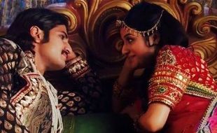 JODHA AKBAR ANTV : Jodha Curigai Benazir, Jalal Anggap Cemburu 