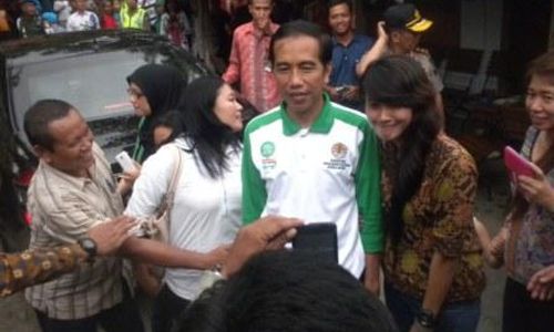 AGENDA PRESIDEN : Jokowi Makan Siang di Ayam Goreng Mbah Karto, Ini Kisah Pemilik Warung Makan