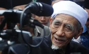 FOTO KONFLIK INTERNAL PPP : Kiai Maimun Zubair Dukung PTUN