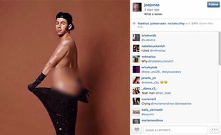 TRENDING SOSMED : Meme Lucu Ini Sindir Pose Setengah Telanjang Kim Kardashian