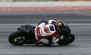 MOTOGP 2015 : Pembalap Ini Terkesima dengan Performa RC213V-RS