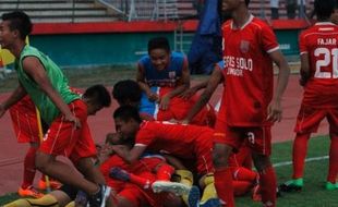 SEMIFINAL PIALA SURATIN 2014: Persis Solo Jr Vs Nusa Ina Jr: Menang Adu Penalti 4-1, Persis Solo ke Final