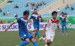 PIALA AFF 2014 : FILIPINA VS LAOS : Menit 65, Hampir Saja Khampeng Menambah Keunggulan Filipina, Skor 2-1