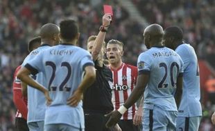 SOUTHAMPTON 0-3 MANCHESTER CITY : 10 Pemain Man City Hancurkan Southampton 3-0