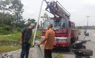 BENCANA ALAM KLATEN : Banjir Lahan Hujan Merapi Mengancam, 4 Lampu Tembak Dipasang di Kali Woro