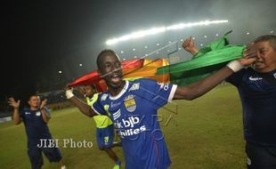 FINAL IIC 2014 : Arema Vs Persib: Adu Gengsi Pramusim