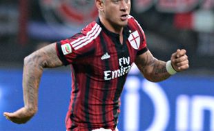 KARIER PEMAIN : Phillips Mexes Ingin Bertahan di Milan