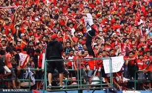 PERSIS SOLO : Penonton Rasis & Anarkistis, Dilarang Masuk Stadion!