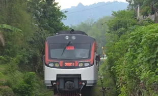 RAILBUS BATARA KRESNA  : Railbus Belum Dorong Migrasi Pengguna Kendaraan Pribadi