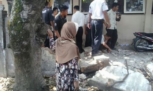 FOTO TEMBOK ROBOH SOLO : Tembok BBRSBD Solo Ambruk