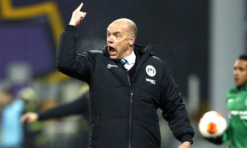 KARIR PELATIH : Wigan Pecat Uwe Roesler