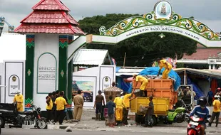 Tangani Sampah di Sekaten, 2 Truk dan Puluhan Satgas Diterjunkan