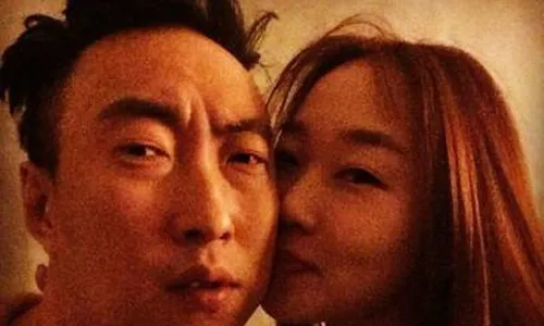 K-POP : Park Myung Soo Selfi Bareng Istrinya yang Cantik