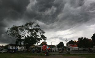 PRAKIRAAN CUACA : Hari Ini, Jogja dan Sekitarnya Diprediksi Hujan