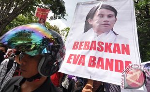 Ini Sosok Eva Bande, Aktivis yang Diberi Grasi Jokowi