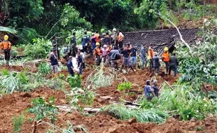 LONGSOR BANJARNEGARA : Korban Tewas Tembus 56 Orang, Evakuasi Berlanjut