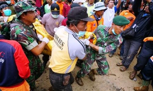 LONGSOR BANJARNEGARA : Bantu Korban Longsor, Mahasiswa di Semarang Galang Dana 