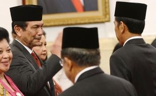 HARGA BBM : Jokowi Disebut Neolib, Luhut: Ngerti Nggak Artinya?