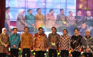 FOTO AGENDA PRESIDEN : LKBN Antara Beri Jokowi Achievement Award