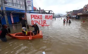 BANJIR BANDUNG : Rahmat Gobel Cek Pasar yang 10 Hari Terendam Banjir