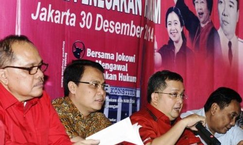 FOTO BUKU TERBARU : PDIP Terbitkan Catatan Akhir Tahun