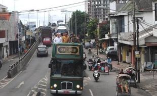 FOTO BUS WISATA : Kota Malang Luncurkan Bus Tingkat Wisata