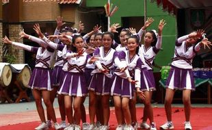 FOTO EXPO EDUCATION 2014 : Begini Lincahnya Cheerleader Violet SMAN 7 Solo