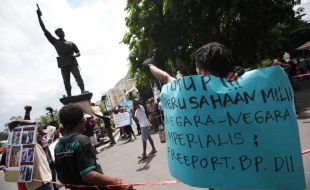 FOTO HARI HAM : Mahasiswa Papua Unjuk Rasa di Gladak