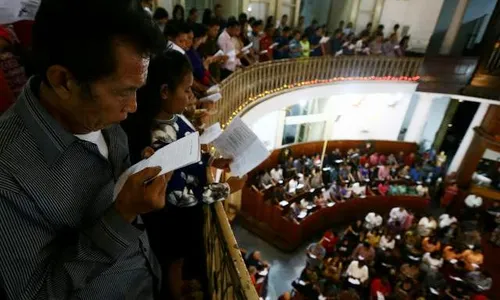 NATAL 2014 : Inilah Suasana Misa 3 Bahasa di Gereja Immanuel Gambir Jakarta