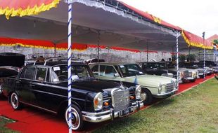 FOTO JAMBORE NASIONAL MERCEDES BENZ CLUB INDONESIA : Pengemar mobil Mercy se-Indonesia Kumpul di Solo