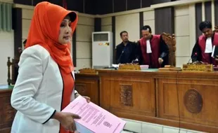 KASUS GLA : Rina Iriani Tetap Dituntut 10 Tahun Penjara