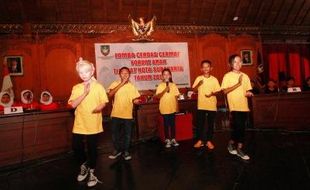 FOTO LOMBA CERDAS CERMAT : Begini Penampilan Forum Anak Kestalan